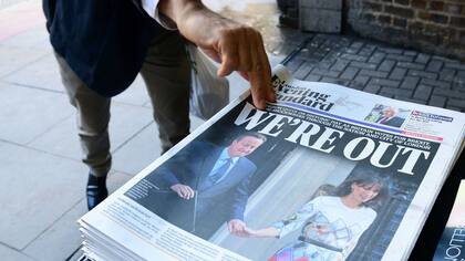 Las tapas de los diarios vespertinos con la salida de David Cameron de su puesto