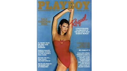 Para las modelos y actrices famosas ser portada de Playboy era cada vez más tentador. Raquel Welch fue la protagonista de la revista en diciembre de 1979