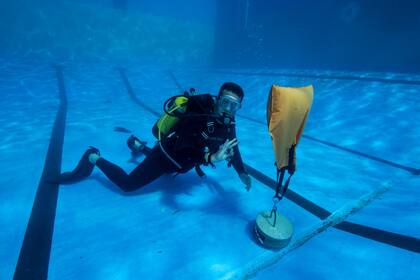 Las tarea del CIPAC implican desafíos físicos para los arqueólogos, que descienden bajo el mar para investigar vestigios