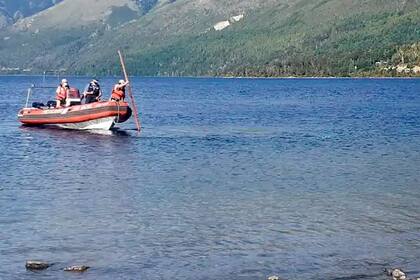 Las tareas de búsqueda en el Lago Gutiérrez.