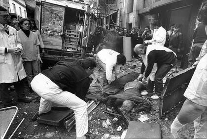 Las tareas de rescate tras la explosión tardaron horas (Eduardo Frías/DyN)