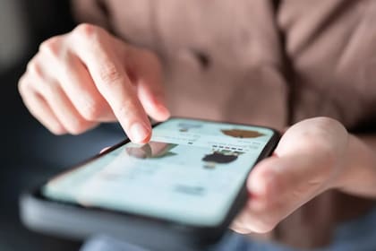 Las tarjetas de débito virtuales permiten realizar pagos desde cualquier lugar, sin necesidad de tener una tarjeta física (iStock)