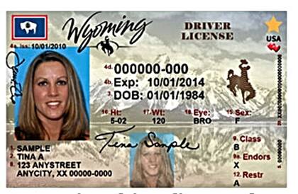 Las tarjetas pasadas de Wyoming tienen una estrella dorada en la esquina superior; las nuevas llevan un círculo negro con la forma de una estrella