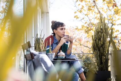 Las tazas de té viajaron desde el sudeste asiático en su mochila, en uno de sus viajes por el mundo.