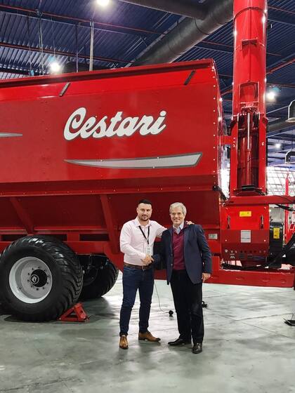 "Las tecnologías argentinas presentan varias ventajas", sostuvo Alejandro Zothner Meyer (derecha), embajador argentino en Bulgaria, junto a Borislav Rangelov, CEO de Green Ground (izquierda)