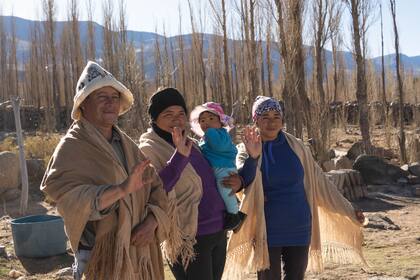 Las tejedoras pertenecen a la comunidad de Laguna Blanca, en Catamarca