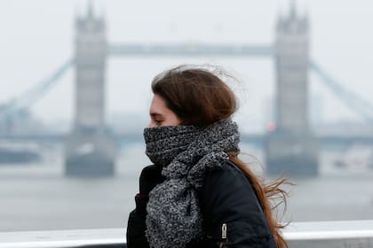 Las temperaturas extremas obligan a los londinenses a abrigarse