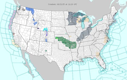 Las temperaturas mostrarán contrastes extremos: el suroeste alcanzará máximas de 100 °F (37 °C), mientras las llanuras centrales y las Rocosas tendrán máximas de apenas 50-60 °F (10-15 °C)