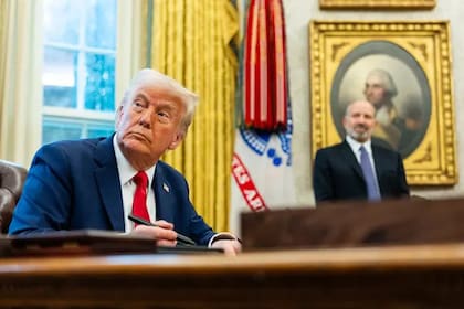 Las tensiones comerciales y el regreso de Trump a la Casa Blanca impulsan la demanda de oro, considerado un refugio ante la incertidumbre económica y las políticas arancelarias de EE.UU