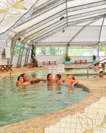 Las termas de San Clemente del Tuyú cuentan con 6 piscinas temáticas, toboganes acuáticos, paseos en mini jeep y faro con bella vista (imagen ilustrativa)