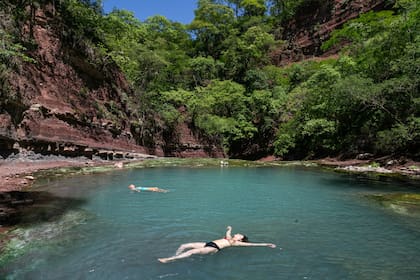 Las termas se suelen disfrutar sin gente.