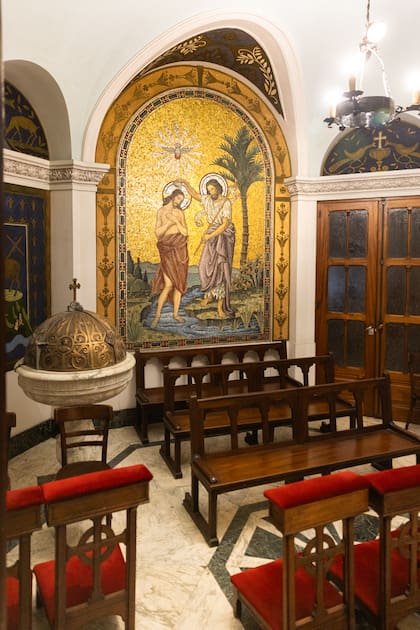 Las teselas de oro del baptisterio.