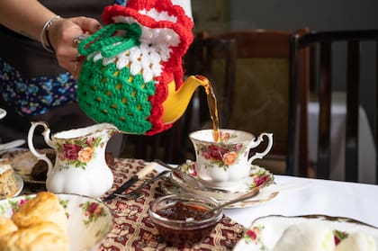 Las teteras llevan cubreteteras para mantener la temperatura del té