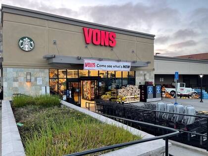 Las tiendas de Vons en Long Beach cerraron sus cajas de autopago