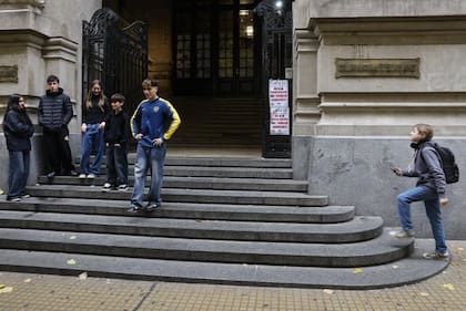 Las tomas continuarán, con matices