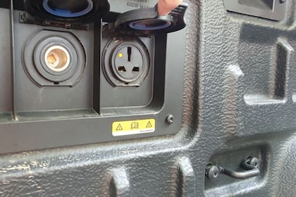 Las tomas en la caja de carga de la nueva Ford Ranger Raptor