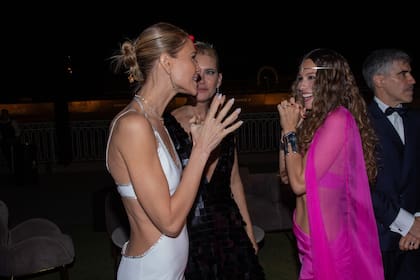 Las top se divirtieron charlando y posando para las cámaras.