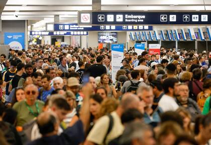 Las tormentas complican la actividad aérea desde el aeroparque porteño