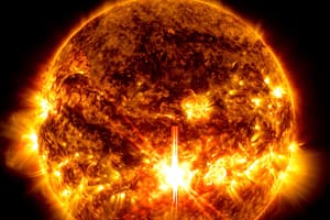 Qué se sabe de la tormenta solar que afecta las comunicaciones y genera auroras