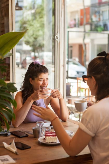 Las tortas como la Red Velvet y el café de especialidad son los fuertes de Moshu