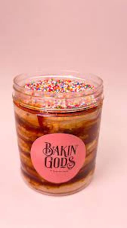Las tortas de Baking Gods se venden dentro de frascos