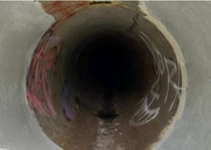 Las trabajos de rescate fueron complejas debido al espacio reducido de las alcantarillas