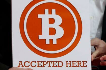 Las transacciones en bitcoin quedan registradas públicamente en la red "blockchain".