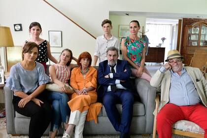 El elenco competo de Generaciones, la ficción de la Fundación Huésped, que se podrá ver el próximo domingo en eltrece