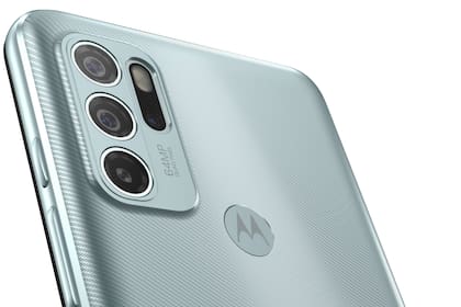 Las tres cámaras traseras del Moto G60s: la lente normal de 64 megapixeles (para fotos de 16 megapixeles con sobremuestreo), el gran angular y el macro