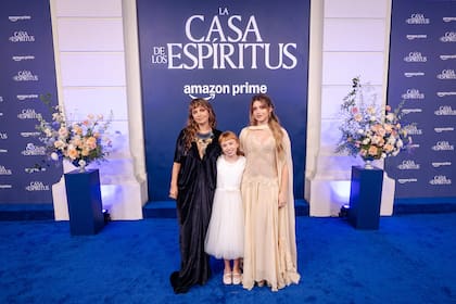 Las tres Clara: Dolores Fonzi, Francesca Turco y Nicole Wallace