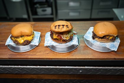 Las tres hamburguesas que preparó Rodo Cámara en su masterclass para Foodit