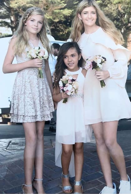 Las tres hijas de Richards el día de su boda con el actor Aaron Phypers, en 2018