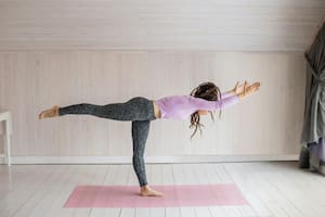 Los tres ejercicios que te ayudarán a mejorar la postura y que requieren pocos minutos