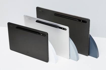 Las tres versiones de las tabletas Galaxy Tab S8, todas con el lápiz S Pen incluído en caja