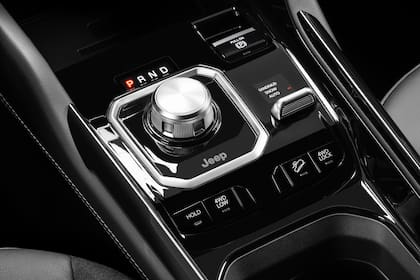 Las tres versiones incorporan la selectora de cambios rotary shifter