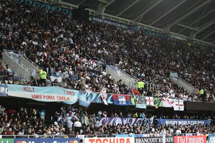 Las tribunas teñidas de celeste y blanco