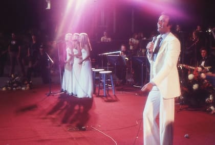 Las Trillizas de Oro recordaron su trayectoria con Julio Iglesias