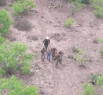 Las tropas floridenses desplegaron aeronaves para buscar inmigrantes escondidos en la frontera