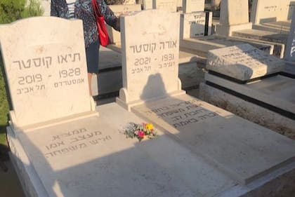 Las tumbas de Theo y Ora están diseñadas como si fuesen un juego de "Quién es quién".