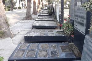 Las tumbas profanadas en el Cementerio Israelita de La Tablada