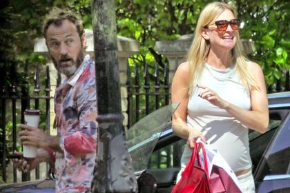 Las últimas fotos que le tomaron los paparazzi a Jude Law y su mujer embarazada en abril pasado, en Londres