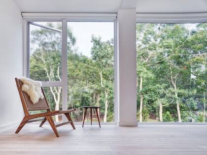 Las ventanas amplias, una de las características de la propiedad