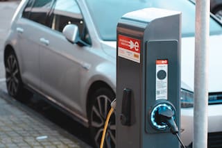 ¿Se acabó el romance con los autos eléctricos? Cuatro claves para entender qué está pasando