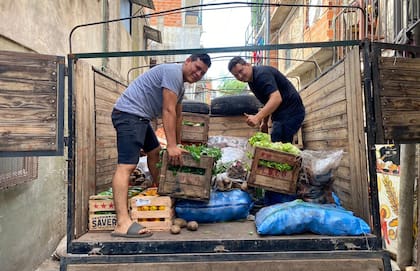 Las verduras y frutas son más baratas porque la plataforma rescata productos que por cuestiones estéticas, como una mancha en su cáscara, los supermercados rechazan