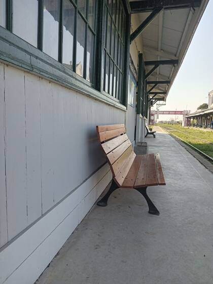 Las vías donde Valeria despedía a su amor.