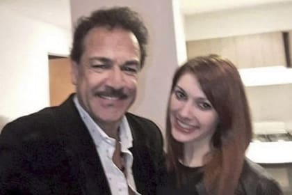 El mago Leonardo “Alex” Fernández y su novia Jéssica Alberti Cigola,