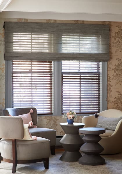 Las viejas y queridas persianas, como estas de madera, ya no vienen con las ventanas