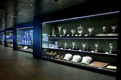 Las vitrinas del estadio Santiago Bernabéu
