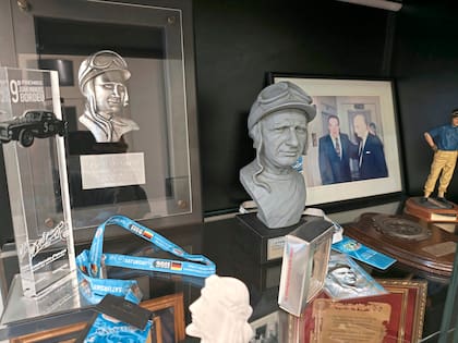 Las vitrinas llenas de recuerdos, tesoros de la trayectoria de Legnani