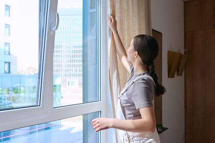 Las voces oficiales sugirieron cerrar puertas y ventanas (Foto: Canva)